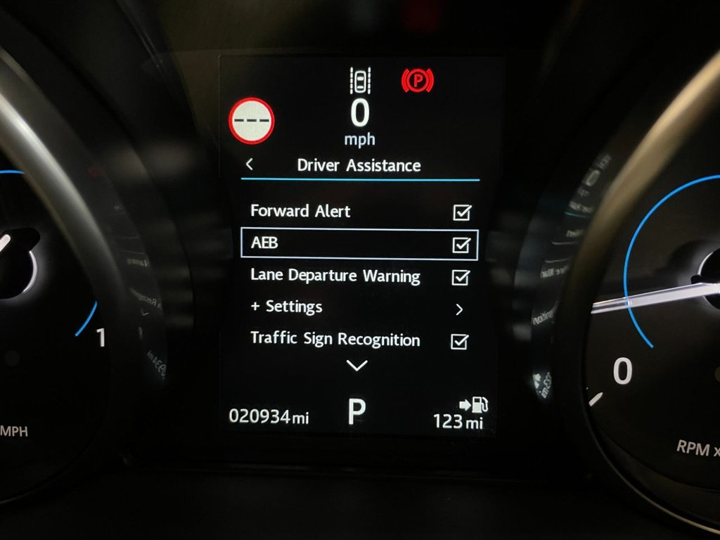 USED 2017 17 JAGUAR F-PACE 2.0 PORTFOLIO AWD 5d 178 BHP 