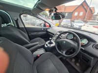 USED 2012 12 PEUGEOT 5008 1.6 HDI ALLURE 5d 112 BHP PEUGEOT 5008 1.6 HDI ALLURE 5d 112 BHP