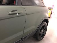 USED 2013 63 LAND ROVER RANGE ROVER EVOQUE 2.2 SD4 PURE TECH 3d 190 BHP * PANORAMIC ROOF * CLIMATE CONTROL * PRIVACY GLASS * NAVIGATION * PARKING SENSORS * 19 INCH ALLOY WHEELS *