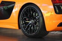 USED 2017 17 AUDI R8 5.2 SPYDER V10 QUATTRO 2d 533 BHP EXCLUSIVE "SOLAR ORANGE" PAINTWORK!