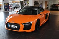 USED 2017 17 AUDI R8 5.2 SPYDER V10 QUATTRO 2d 533 BHP EXCLUSIVE "SOLAR ORANGE" PAINTWORK!