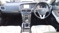 USED 2014 14 VOLVO V40 1.6 D2 SE LUX NAV 5d 113 BHP 