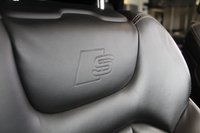 USED 2015 65 AUDI Q7 3.0 TDI QUATTRO S LINE 5d 269 BHP FINISHED IN STUNNING METALLIC DAYTONA GREY, COMPLIMENTED WITH HEATED BLACK VALCONA LEATHER S LINE SPORTS SEATS + 1 FORMER KEEPER, HUGE SPECIFICATION 7 SEATER, COMES WITH AN IMPECCABLE, FULL SERVICE HISTORY + TECHNOLOGY PACKAGE WITH VIRTUAL COCKPIT DIGITAL DASH DISPLAY + BOSE 3D SURROUND SOUND SYSTEM + SATELLITE NAVIGATION + PANORAMIC GLASS SUNROOF + HEAT AND SOUND INSULATING GLASS WITH PRIVACY WINDOWS + ADVANCED KEY + REAR VIEW CAMERA + POWER FOLDING HEATED MIRRORS + AMBIENT LIGHTING PACK