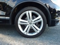 USED 2013 63 VOLKSWAGEN TOUAREG 3.0 V6 R-LINE TDI BLUEMOTION TECHNOLOGY 5d 242 BHP Full VW Service History - 21in Alloys - Air Suspension