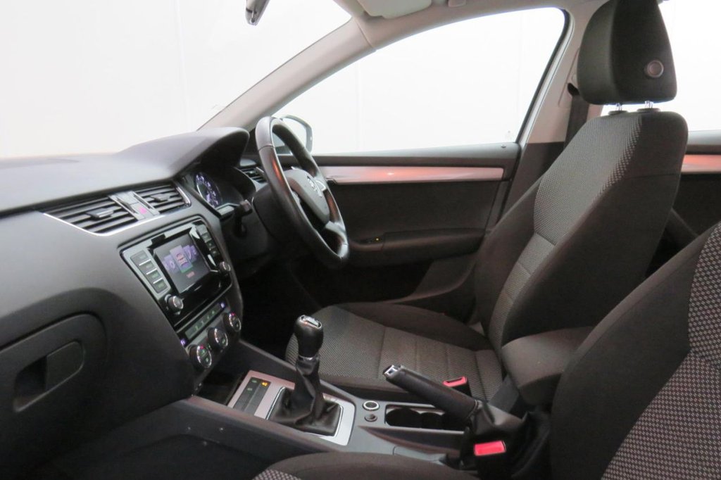 USED 2014 64 SKODA OCTAVIA 1.6 SE TDI CR 5d 4X4 
