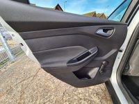 USED 2013 63 FORD FOCUS 1.0 ZETEC 5d 124 BHP FORD FOCUS 1.0 ZETEC 5d 124 BHP