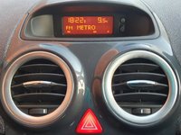 USED 2011 11 VAUXHALL CORSA 1.4 SE 5d 98 BHP 