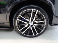 USED 2019 68 BMW X5 3.0 M50D 5d 395 BHP THIS INCREDIBLE SPORTS UTILITY VEHICLE COMES IN GLEAMING BLACK, IT IS THE EPITOME OF COMFORT, STYLE AND POWER, IT HAS AN AMAZING SET OF FEATURES INCLUDING 22" M ALLOY WHEELS, BMW DIGITAL PRO LIVE COCKPIT, SKY LOUNGE PANORAMIC SUNROOF, 3D PARKING CAMERA WITH PARK ASSIST, 12.3" SAT NAV, MEDIA INTERFACE SCREEN WITH BLUETOOTH AUDIO CONNECTION, 20GB HDD AND DAB RADIO, HARMON/KARDON SOUND SYSTEM, APPLE CAR PLAY, GESTURE CONTROL, HEATED LEATHER ELECTRIC ADJUST MEMORY SEATS, HEATED & COOLED CUP HOLDERS,