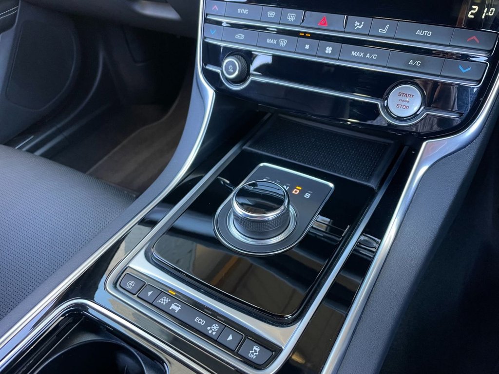 USED 2019 69 JAGUAR XF 2.0 D R-SPORT 4d 177 BHP 