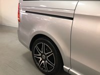 USED 2020 20 MERCEDES-BENZ V-CLASS 2.0 V 220 D AMG LINE L 5d 161 BHP * PANORAMIC ROOF * CLIMATE CONTROL *  8 SEATS * NAV * PARKING SENSORS * 19 INCH ALLOY WHEELS * PRIVACY GLASS *