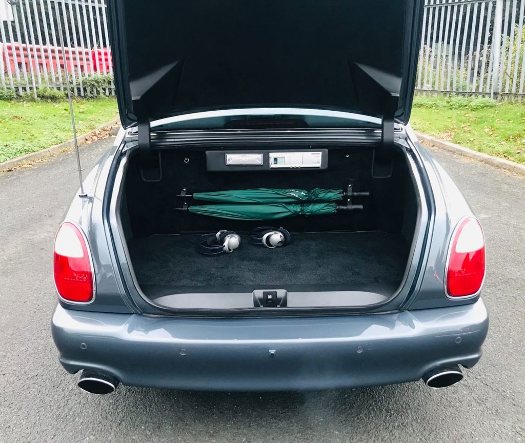 USED 2004 04 BENTLEY ARNAGE Mulliner ANY INSPECTION WELCOME ---- KEPT TO A VERY HIGH STANDARD THROUGHOUT ITS LIFE, A REAL TRIBUTE TO ITS PREVIOUS OWNER, LOOKS AND DRIVES REALLY NICE IMMACULATE CONDITION THROUGHOUT, MUST BE SEEN FOR THE PRICE BARGAIN BE QUICK, 6 MONTHS WARRANTY AVAILABLE,DEALER FACILITIES,WARRANTY,FINANCE,PART EX,FIRST TO SEE WILL BUY BARGAIN