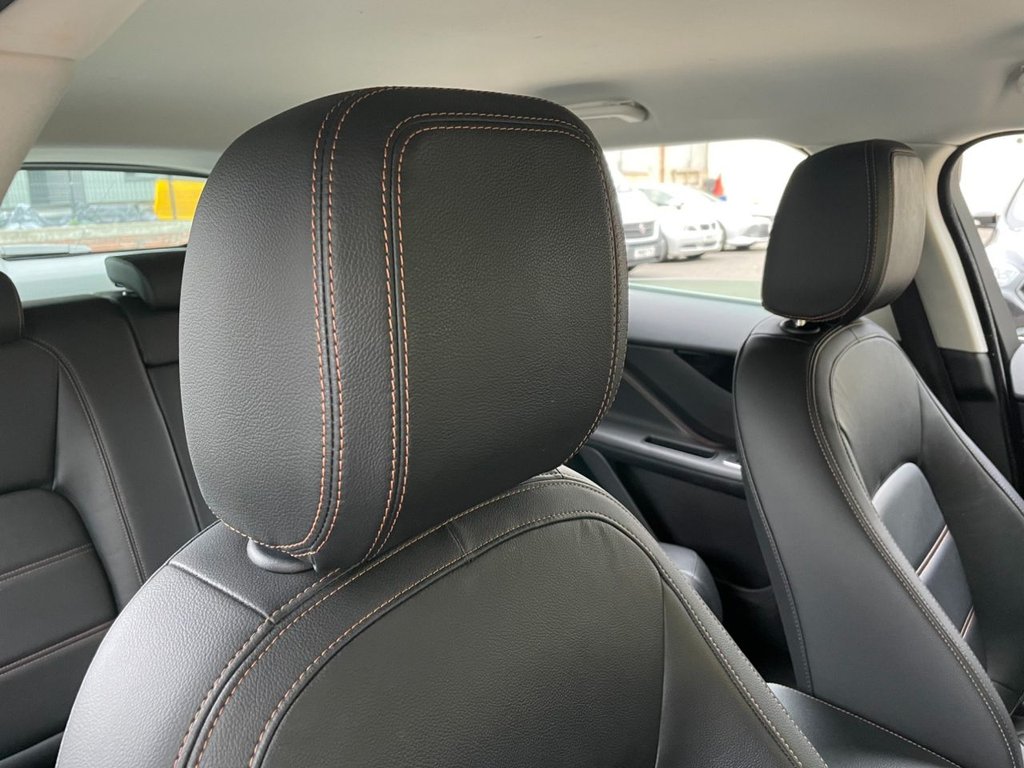 USED 2016 16 JAGUAR F-PACE 2.0 PRESTIGE AWD 5d 178 BHP 