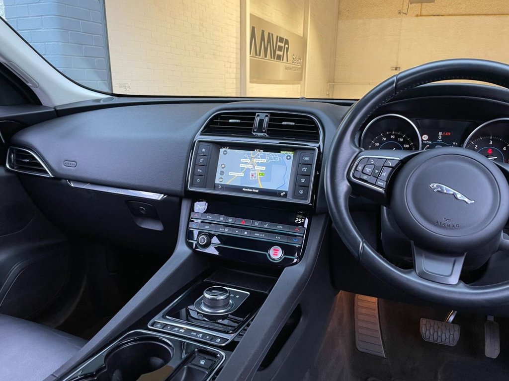 USED 2016 16 JAGUAR F-PACE 2.0 PRESTIGE AWD 5d 178 BHP 