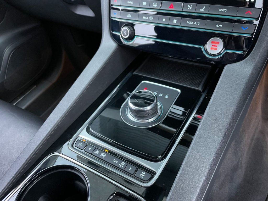 USED 2016 16 JAGUAR F-PACE 2.0 PRESTIGE AWD 5d 178 BHP 