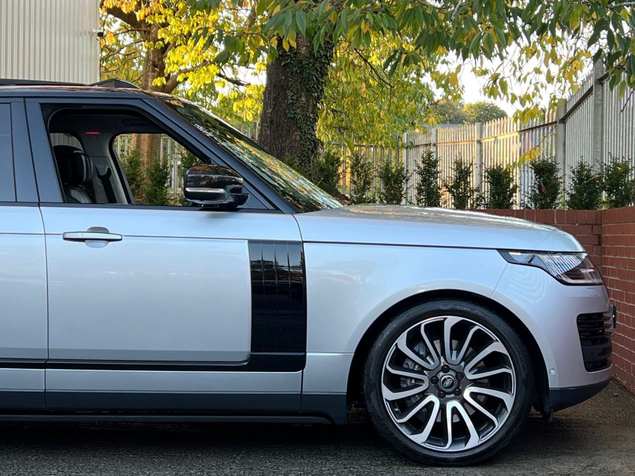 2018 68 LAND ROVER RANGE ROVER 4.4 SD V8 Autobiography Auto 4WD (s/s) 5dr
