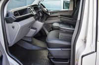 USED 2020 20 VOLKSWAGEN TRANSPORTER T6.1 T32 2.0 TDI 150PS DSG HIGHLINE LWB KOMBI Exterior + Interior Styling