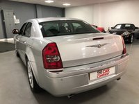 USED 2010 10 CHRYSLER 300C 3.0 CRD SRT 4d 215 BHP * AIR CONDITIONING * HALF LEATHER * 20 INCH ALLOY WHEELS * PARKING SENSORS *
