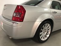 USED 2010 10 CHRYSLER 300C 3.0 CRD SRT 4d 215 BHP * AIR CONDITIONING * HALF LEATHER * 20 INCH ALLOY WHEELS * PARKING SENSORS *