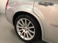 USED 2010 10 CHRYSLER 300C 3.0 CRD SRT 4d 215 BHP * AIR CONDITIONING * HALF LEATHER * 20 INCH ALLOY WHEELS * PARKING SENSORS *
