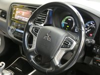 USED 2018 18 MITSUBISHI OUTLANDER 2.0 PHEV 4H 5d 200 BHP APP BASED SAT NAV LEATHER 4WD