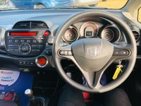 USED 2011 11 HONDA JAZZ 1.3 I-VTEC ES 5d 98 BHP Superb 5 door petrol in Bright Azure Blue