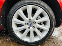 USED 2013 13 VOLVO V40 2.0 D3 SE LUX NAV 5d 148 BHP AUTOMATIC Volvo 5 Cylinder engine! Great Spec / Excellent condition