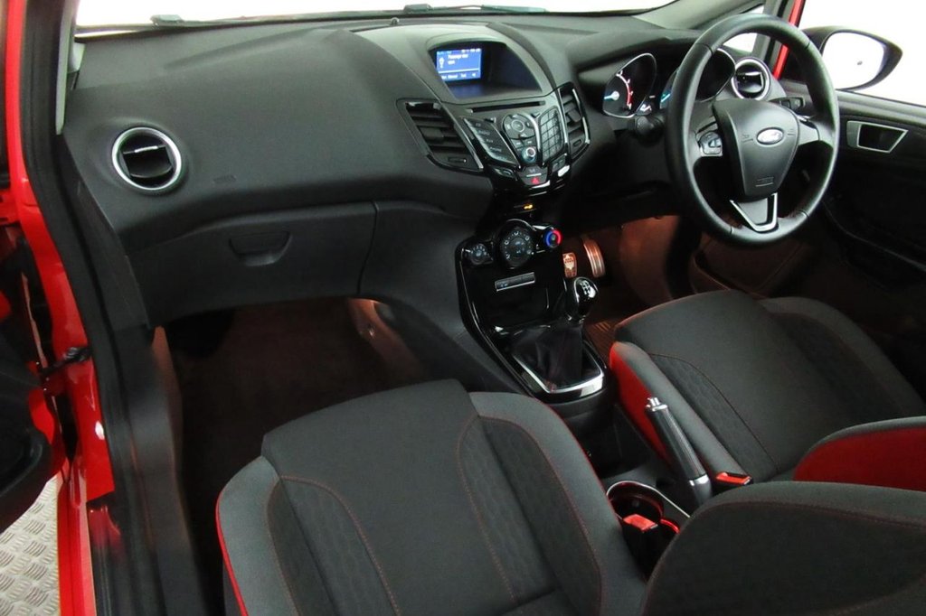 USED 2015 65 FORD FIESTA 1.0 ZETEC S RED EDITION 3d 139 BHP 