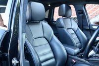 USED 2016 66 PORSCHE MACAN 3.6 TURBO PDK 5d 400 BHP PAN ROOF / SPORT CHRONO / FPSH