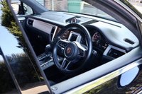 USED 2016 66 PORSCHE MACAN 3.6 TURBO PDK 5d 400 BHP PAN ROOF / SPORT CHRONO / FPSH