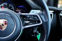 USED 2016 66 PORSCHE MACAN 3.6 TURBO PDK 5d 400 BHP PAN ROOF / SPORT CHRONO / FPSH