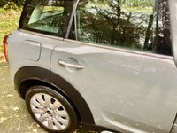 USED 2019 19 MINI COUNTRYMAN 1.5 COOPER S E ALL4 5d AUTO 222 BHP HYBRID // ONLY 5,900 MILES/ELEC FOLD MIRRORS//1 LADY OWNER//MANUFACTURERS WARRANTY TILL MAY 2022 222 BHP ONLY 5,900 MILES/ELEC FOLD MIRRORS//1 LADY OWNER