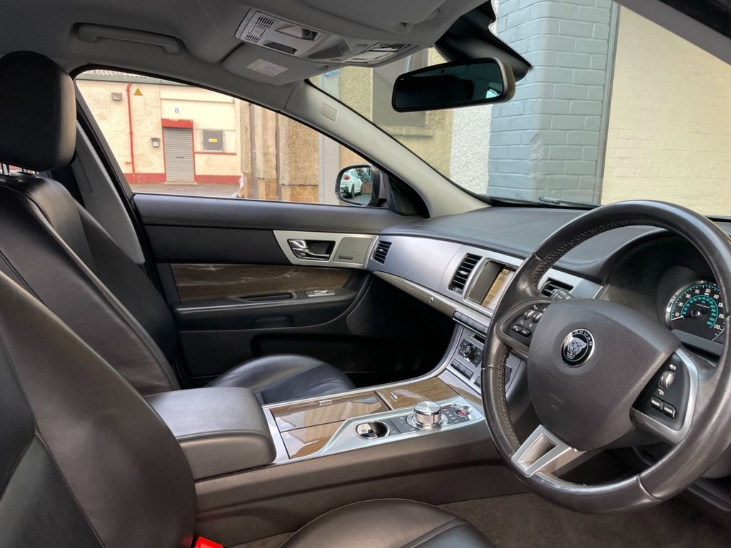 USED 2015 15 JAGUAR XF 2.2 D PREMIUM LUXURY SPORTBRAKE 5d 200 BHP 