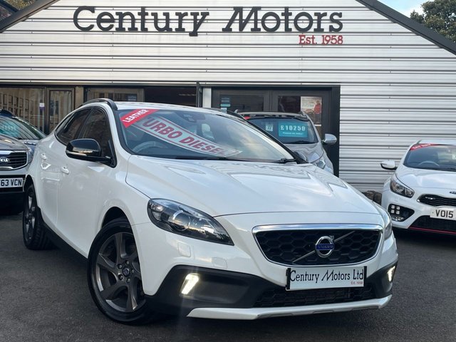 2013 63 Volvo V40 Cross Country 1.6 D2 (Lux Pack) 5dr - FULL LEATHER