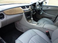 USED 2010 10 MERCEDES-BENZ CLS CLASS 3.0 CLS350 CDI GRAND EDITION 4d 224 BHP www.suffolkcarcentre.co.uk - Located at Reydon