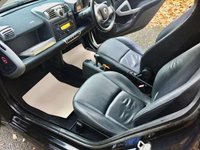USED 2008 58 SMART FORTWO CABRIO 1.0 PASSION 2d AUTO 84 BHP 2 LADY OWNER//X12 SERVICES WITH BROOKLAND MERCEDES SERVICE HISTORY//BLACK LEATHER//HEATED SEATS//AIRCON//ALLOYS 84 BHP 2 LADY OWNER//X12 BROOKLAND MERCEDES SERVICE HISTORY STAMPS// BLACK LEATHER//HEATED SEATS//AIRCON//ALLOYS
