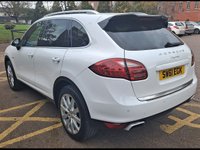 USED 2011 61 PORSCHE CAYENNE 3.0 D V6 TIPTRONIC 5d 245 BHP Looks Stunning in White