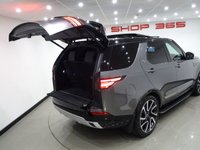 USED 2017 17 LAND ROVER DISCOVERY 3.0 TD6 (258 PS) HSE LUXURY AUTO 4WD 5DR (S/S) + 7 SEATS + DYNAMIC AND BLACK DESIGN PACKAGE + 22 S + PANORAMIC E/SUNROOF + NAV + KEYLESS + DRIVER ASSISTANCE + NAV + DVD REAR ENTERTAINMENT + MERIDIAN + M/MEDIA + E/M/HEAT-COOL LEATHERS + E/REAR SEATS + PRIVACY + L.E.D.S + 360 CAMERA / PARK + STEPS +  E/BOOT 7 SEATS+PANROOF+DYNAMIC DESIGN+22S+LEDS+LEATHER+NAV