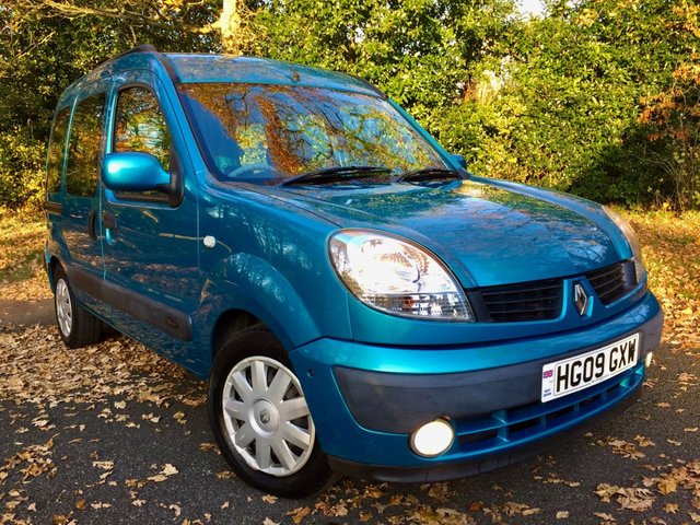 2009 09 Renault Kangoo 1.6 EXPRESSION 16V 5d AUTO 94 BHP RARE AUTOMATIC//ONLY 23,000 MILES//X10 SERVICING STAMPS//5 SEATER//REAR SCOOTER WINCH//REAR PARKING SENSORS //NEW TYRES JUST FITTED