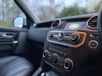 USED 2014 64 LAND ROVER DISCOVERY 3.0 SDV6 SE TECH 5d 255 BHP Side Steps, 7 Seater Privacy