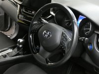 USED 2018 68 TOYOTA CHR 1.8 DESIGN 5d 122 BHP SAT NAV HEATED SEATS REAR VIEW CAMERA