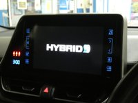 USED 2018 68 TOYOTA CHR 1.8 DESIGN 5d 122 BHP SAT NAV HEATED SEATS REAR VIEW CAMERA