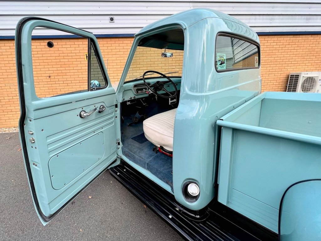 USED 1954 FORD F-100  Stepside American pick up // 3.0L // manual // px swap 