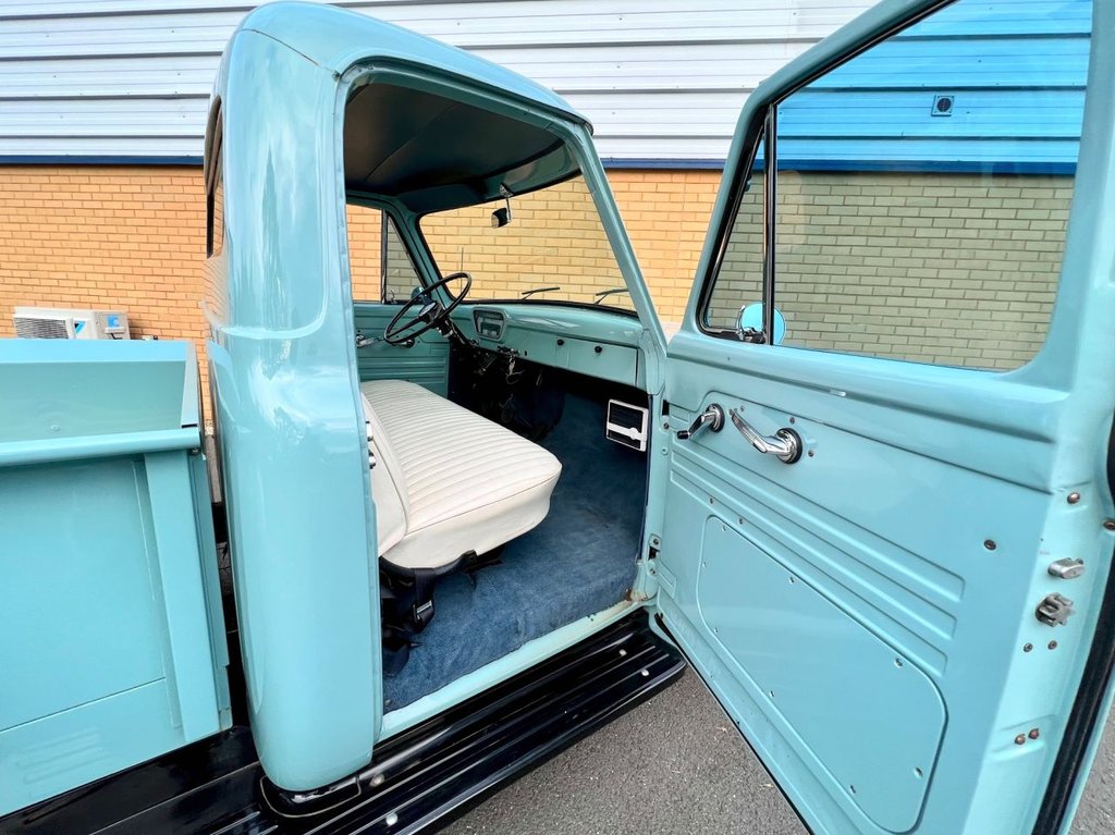 USED 1954 FORD F-100  Stepside American pick up // 3.0L // manual // px swap 