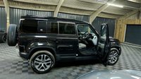 USED 2020 20 LAND ROVER DEFENDER 2.0 SE 5d 237 BHP FANTASTIC SPEC - ALL THE BEST EXTRAS - DEPLOYABLE TOW BAR - HEATED SEATS, HEATED STEERING WHEEL AND IN THE BEST COLOUR!!