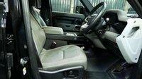USED 2020 20 LAND ROVER DEFENDER 2.0 SE 5d 237 BHP FANTASTIC SPEC - ALL THE BEST EXTRAS - DEPLOYABLE TOW BAR - HEATED SEATS, HEATED STEERING WHEEL AND IN THE BEST COLOUR!!