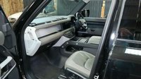 USED 2020 20 LAND ROVER DEFENDER 2.0 SE 5d 237 BHP FANTASTIC SPEC - ALL THE BEST EXTRAS - DEPLOYABLE TOW BAR - HEATED SEATS, HEATED STEERING WHEEL AND IN THE BEST COLOUR!!