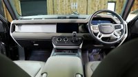 USED 2020 20 LAND ROVER DEFENDER 2.0 SE 5d 237 BHP FANTASTIC SPEC - ALL THE BEST EXTRAS - DEPLOYABLE TOW BAR - HEATED SEATS, HEATED STEERING WHEEL AND IN THE BEST COLOUR!!