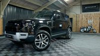 USED 2020 20 LAND ROVER DEFENDER 2.0 SE 5d 237 BHP FANTASTIC SPEC - ALL THE BEST EXTRAS - DEPLOYABLE TOW BAR - HEATED SEATS, HEATED STEERING WHEEL AND IN THE BEST COLOUR!!