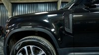 USED 2020 20 LAND ROVER DEFENDER 2.0 SE 5d 237 BHP FANTASTIC SPEC - ALL THE BEST EXTRAS - DEPLOYABLE TOW BAR - HEATED SEATS, HEATED STEERING WHEEL AND IN THE BEST COLOUR!!