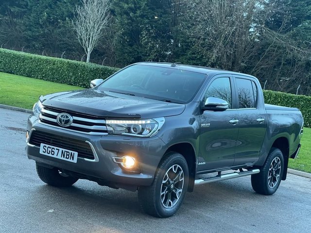 2017 67 Toyota HI-Lux 2.4 INVINCIBLE X 4WD D-4D DCB 148 BHP